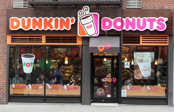 Compare and contrast essay on dunkin donuts and starbucks